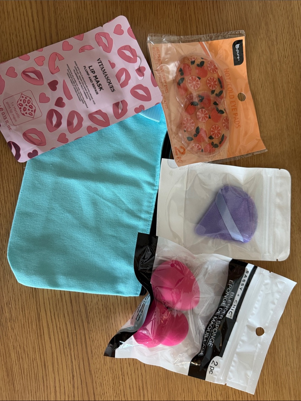 Makeup Sponge and Tool Set - Turquoise Bag with Pink & Purple Sponges